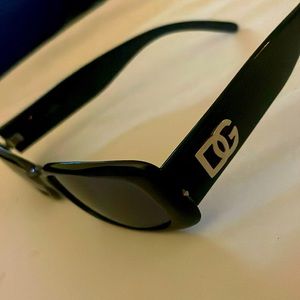 Men’s dolce$Gabbana glasses.